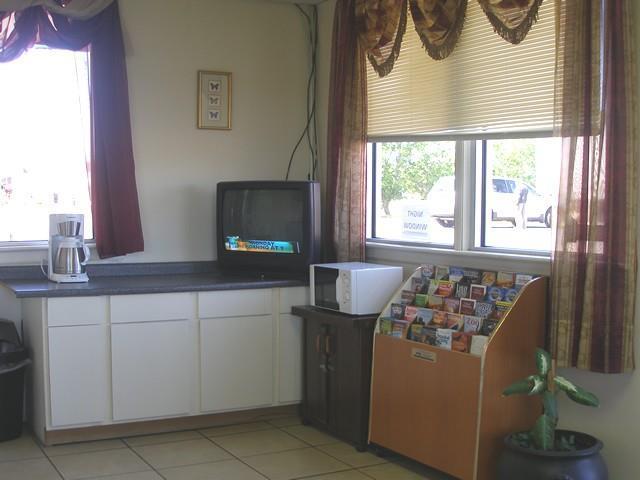 Red Carpet Inn Battleboro Interior photo